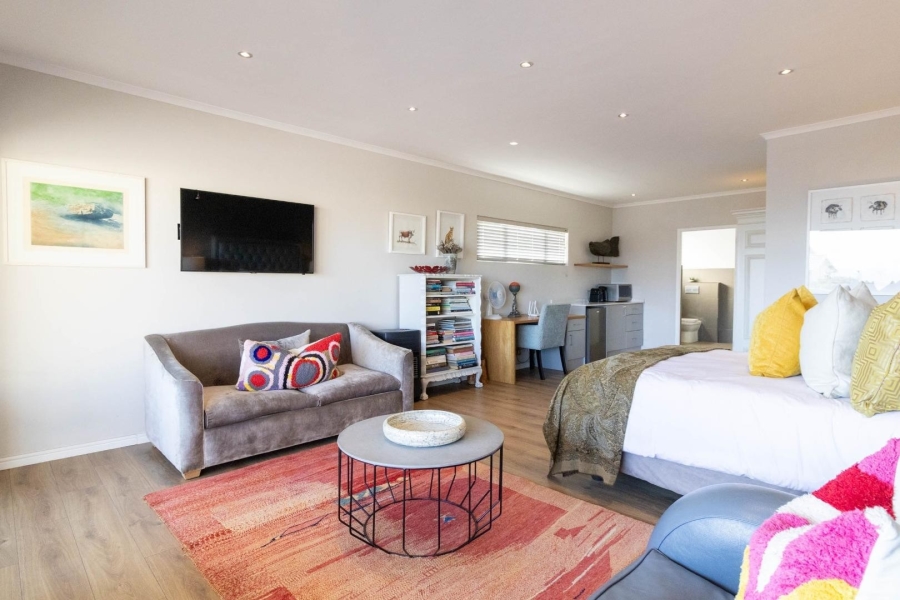 5 Bedroom Property for Sale in De Kelders Western Cape